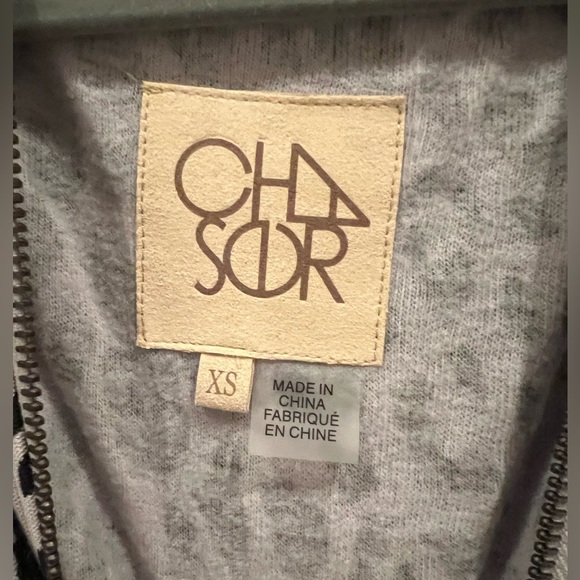 gray cheetah print chaser sweatshirt XS - Picture 3 of 3